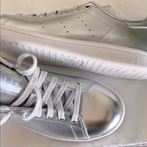 adidas Silver shoes🙌